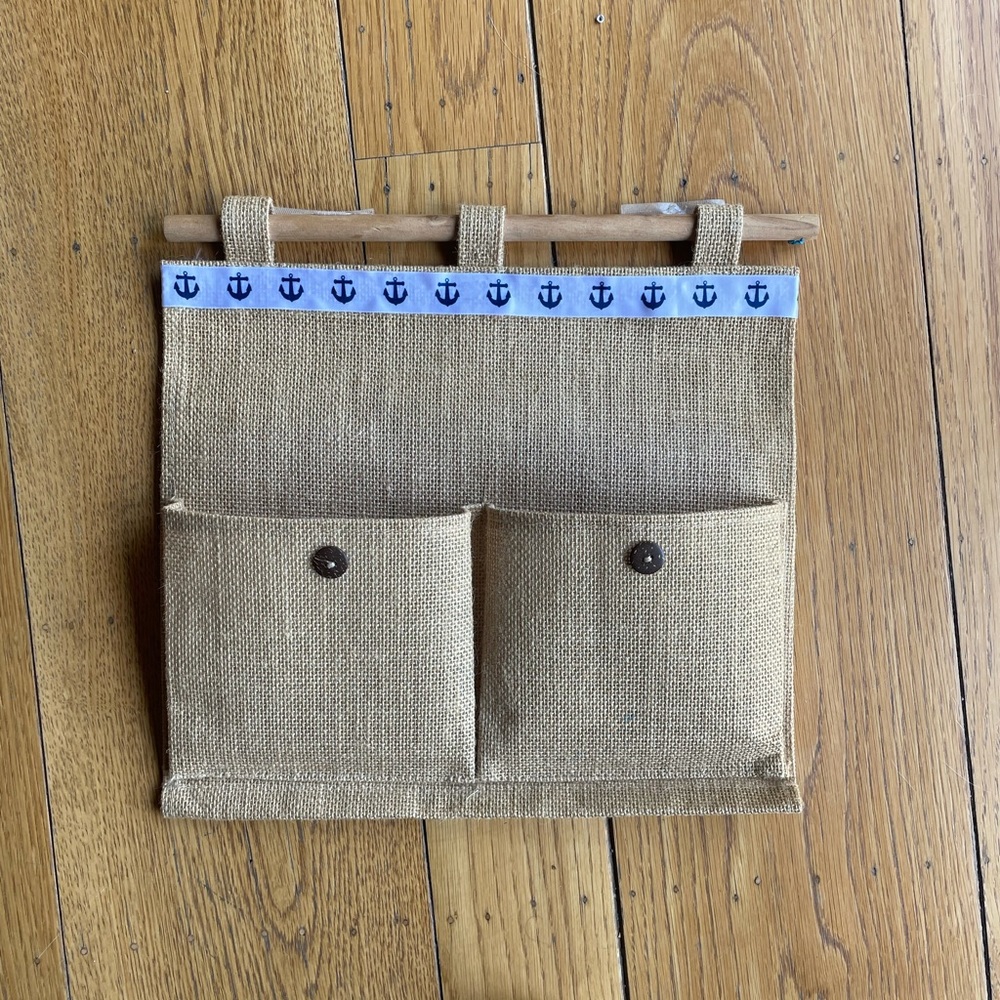 DG Burlap Wall Holder